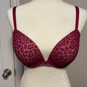 Victoria’s Secret plunge push-up bra